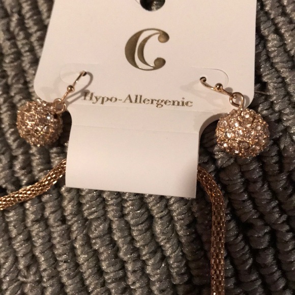 Necklace & earning set - Picture 2 of 3